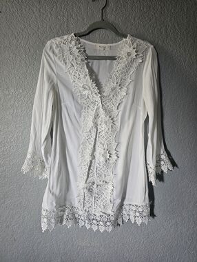 Solitaire White Lace-Trim V-Neck Tunic